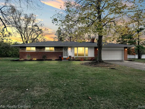 32223 Old Forge Ln, Farmington Hills, MI 48334