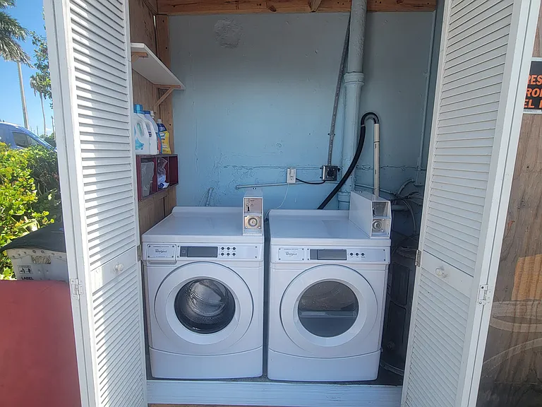 Sheridan St — Photo 5