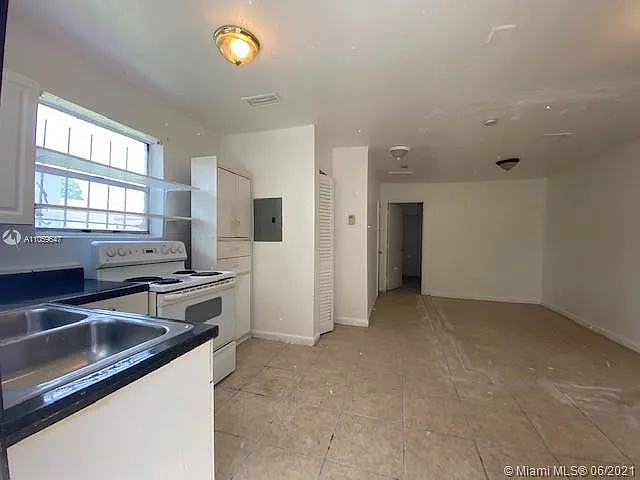 2012 NW 42nd St #R — Photo 34