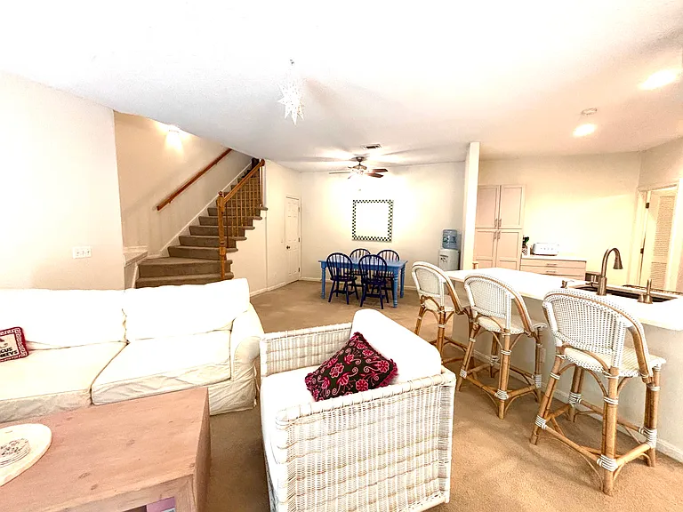 37 Bradford Commons Ln — Photo 11