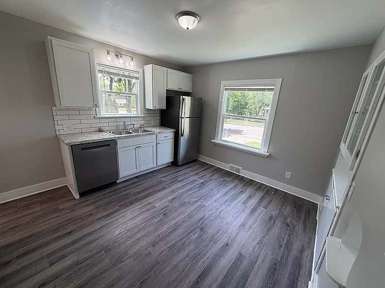 1936 Philadelphia Ave SE — Photo 2