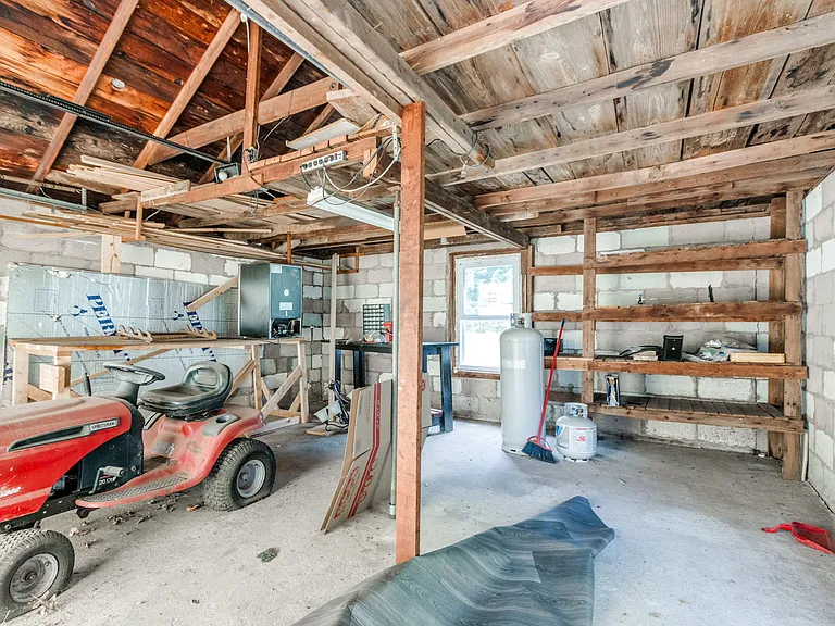 Garage/Shed
