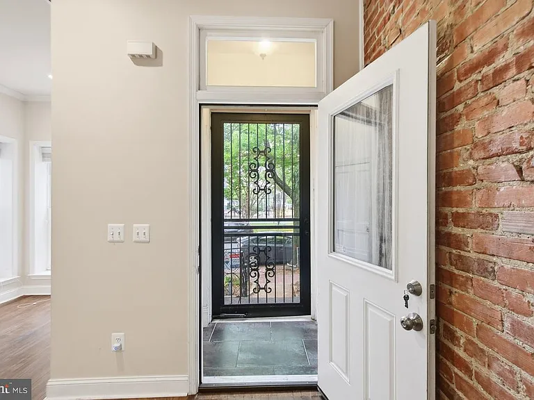 620 9th St NE — Photo 4