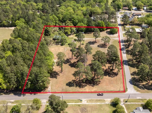39 Gantt St, Wagener, SC 29164