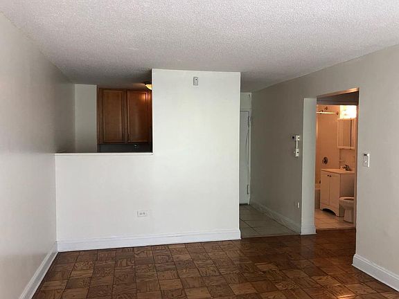 2nd image of 546 Main St APT 405