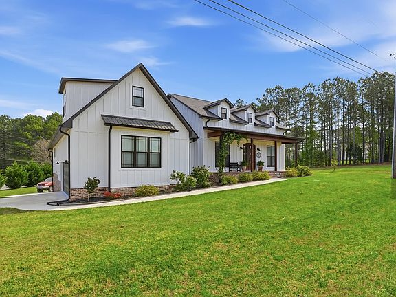 4th image of 602 Country Club Rd