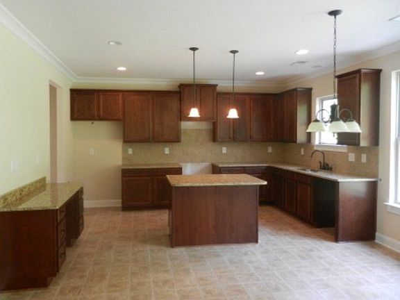 2nd image of 3202 Woodlands Dr