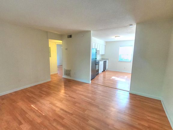 2nd image of 727 E Lenoir St #4