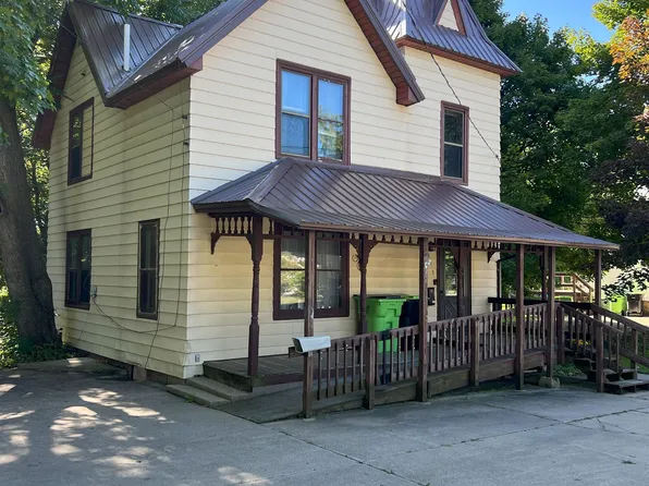 305 S Main St, Oconto Falls, WI 54154