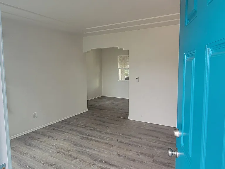 6704 Mohawk St — Photo 5