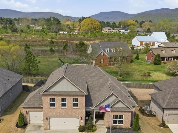 3012 Chimney Cove Cir SE, Brownsboro, AL 35741