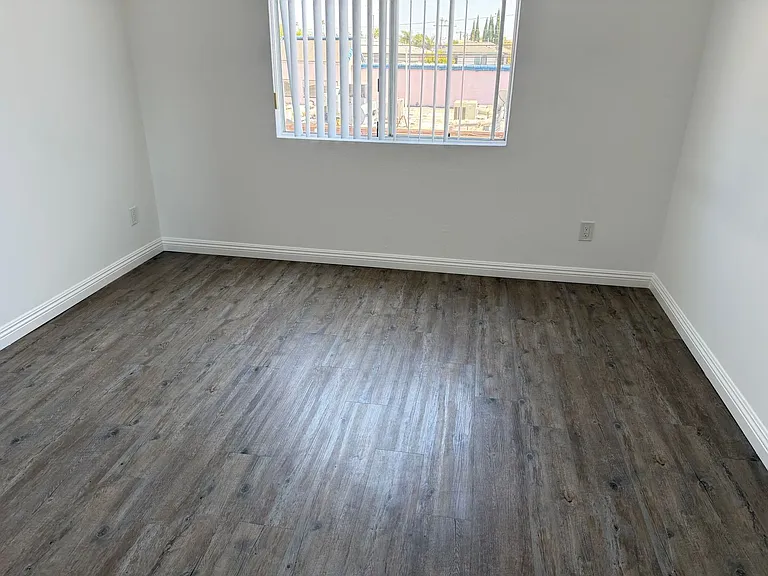 Midvale Los Angeles Apartments LLC — Photo 21