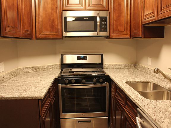 3rd image of 550 Vine Ave APT 105