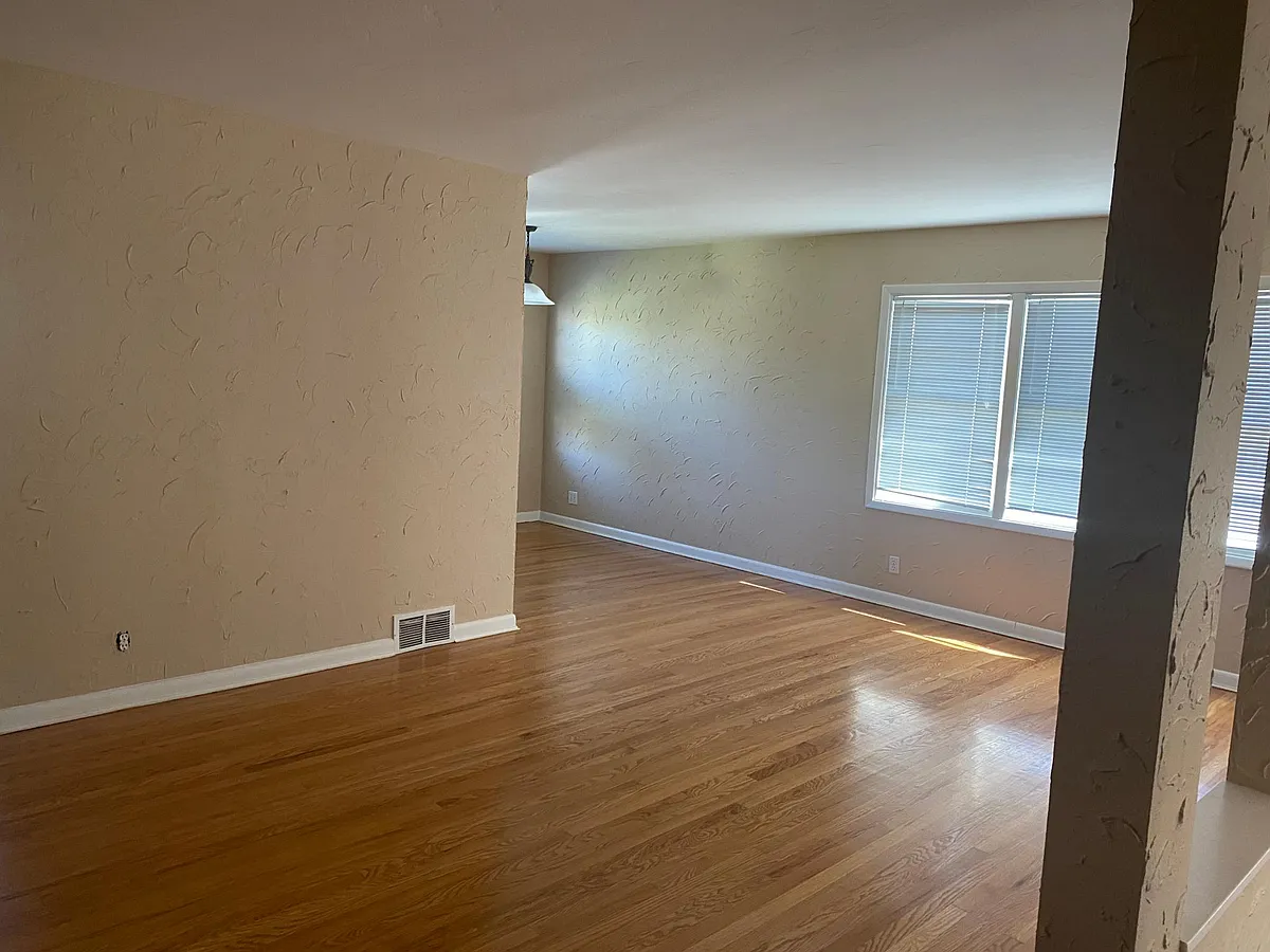 Building Photo - 2141 S Coffman Ave