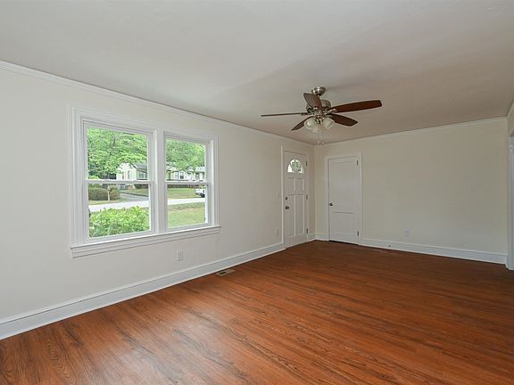 5th image of 15 Blythewood Dr