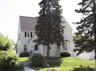 2440 Eastmoreland Dr, Oregon, OH 43616
