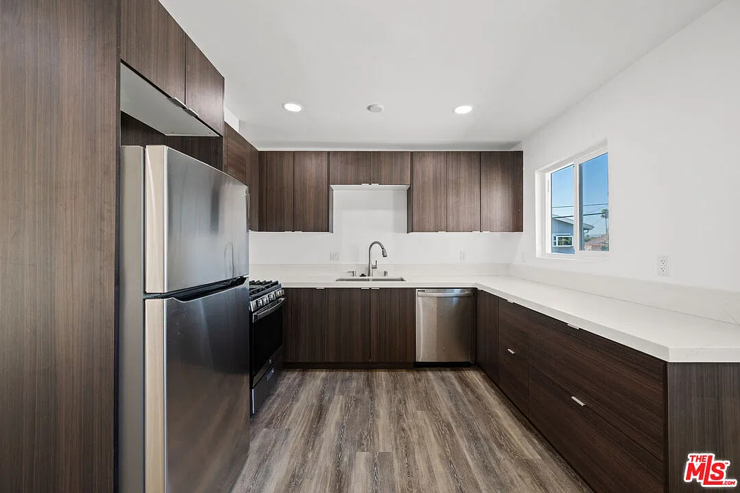 3 bed, 2.0 bath, 1200 sqft, $3,645 — Photo 3