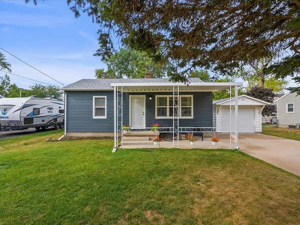 409 2nd St, Washburn, IA 50702