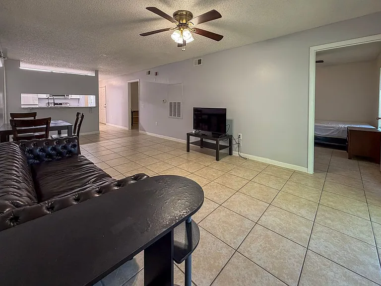 3921 SW 34th St #301 — Photo 26