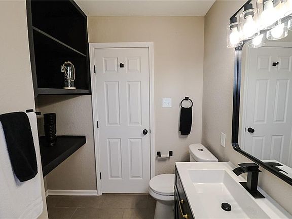 5th image of 5151 N Winchester Ave