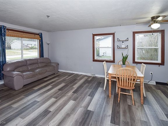 4th image of 383 Karen Dr