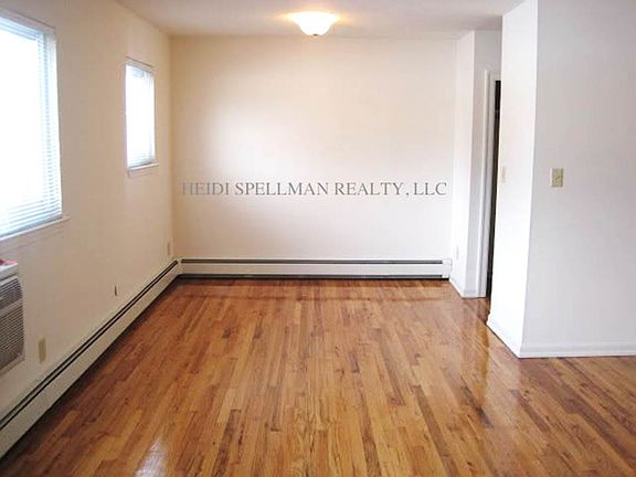 4th image of 1 Soundview Dr