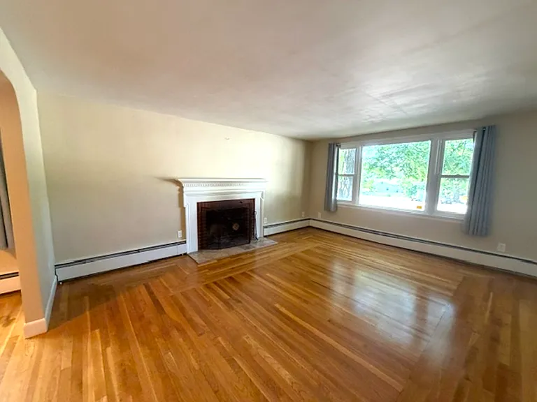 652 East Ave — Photo 8
