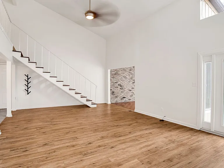 4707 Huron Dr — Photo 2