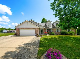 8245 Henderson Ridge Dr, Mooresville, IN 46158