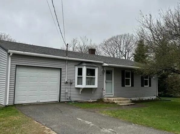 22 Pinewood Drive, Topsham, ME 04086