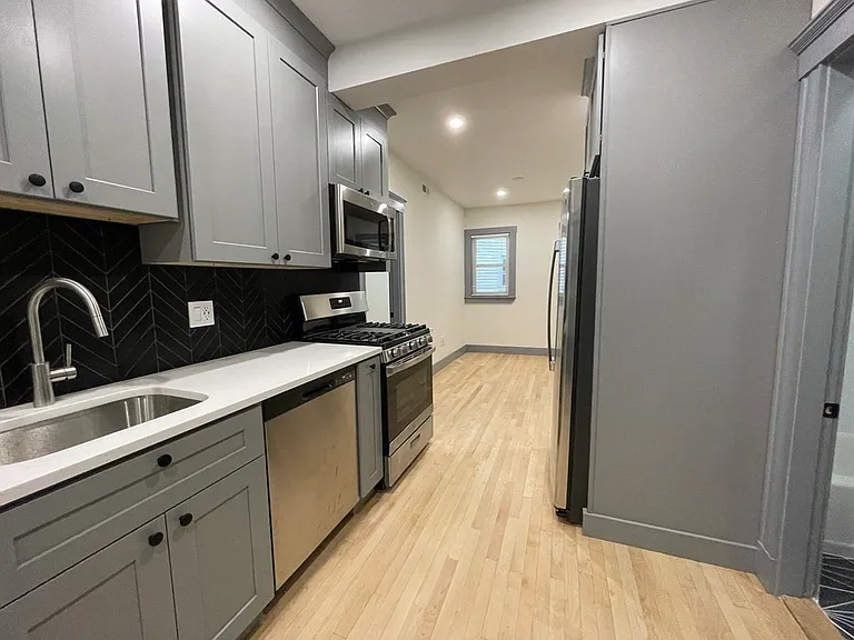 41 Long Ave #3 — Photo 4