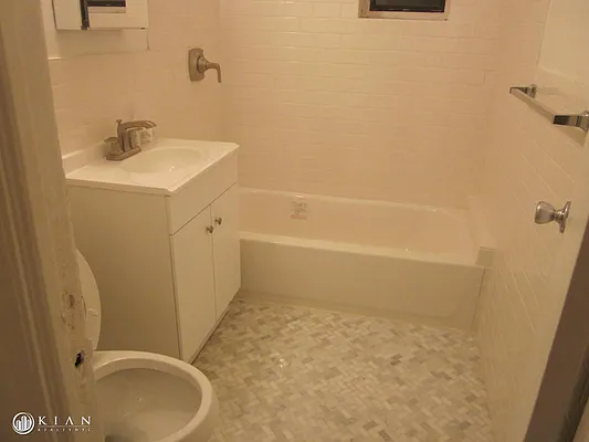 Rented by Kian Realty | media 18