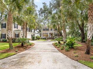 4 Claires Point Rd, Beaufort, SC 29907