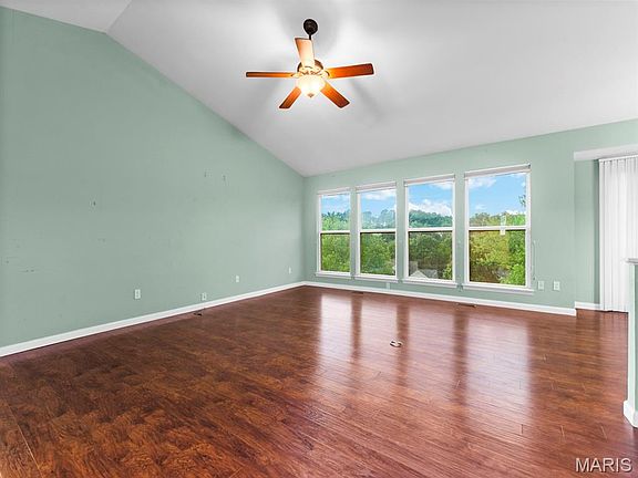 5th image of 122 Winter Valley Dr