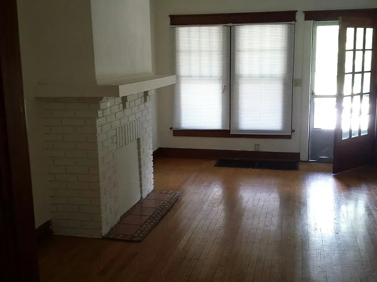 630 W Fairview Ave — Photo 4