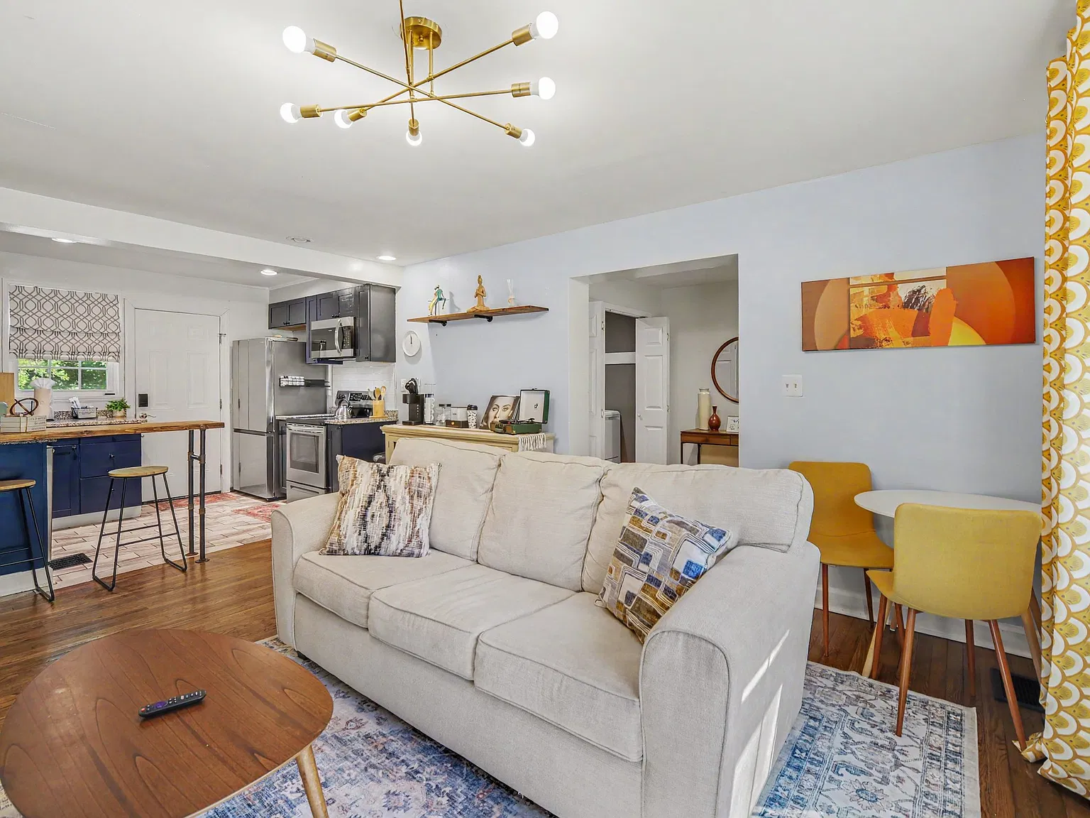 2 bed, 872 sqft, $3,200 — Photo 4