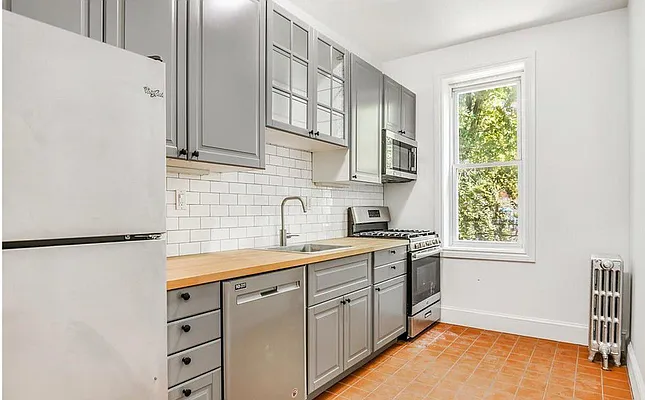 Rented by Capri Jet Realty Corp | media 12