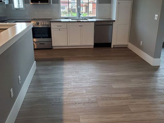 3rd image of 1067 N Park Victoria Dr