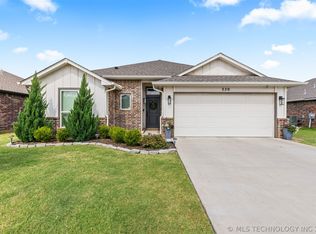320 S 48th Ct, Broken Arrow, OK 74014