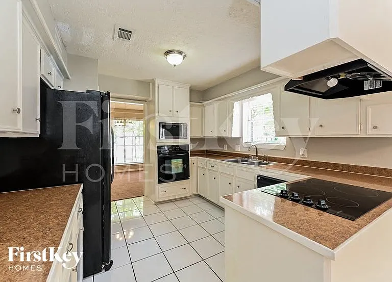 16010 Pebble Bend Dr — Photo 8