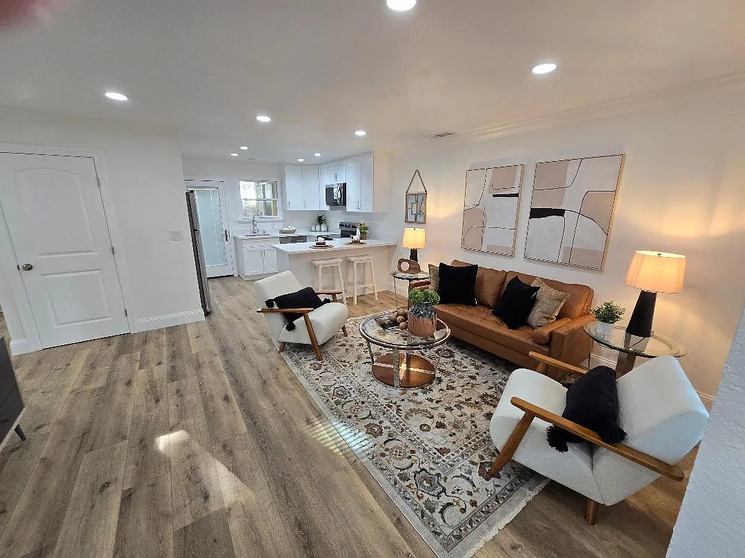 3 bed, 1056 sqft, $2,950 — Photo 4