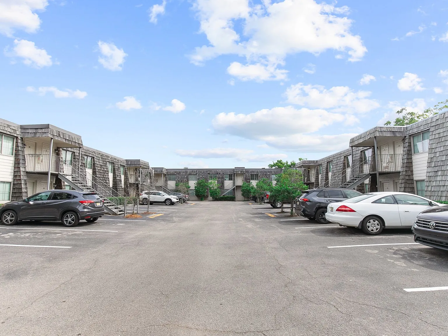 Linridge Apartments — Photo 2
