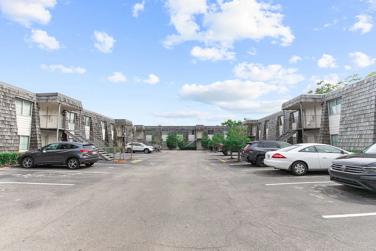 Building Photo - Linridge Apartments