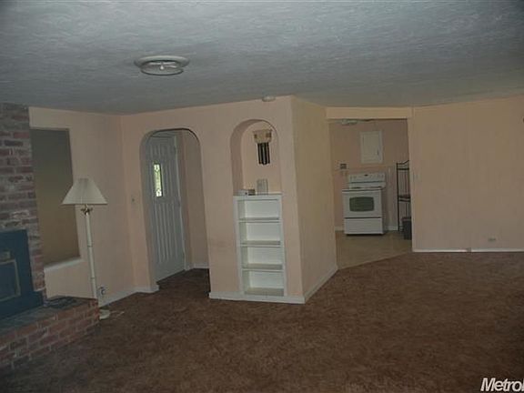 5th image of 7412 Mariposa Ave