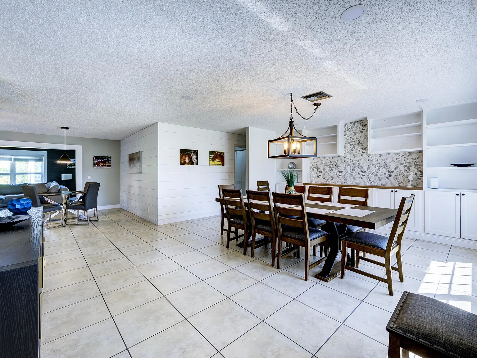4 bed, 2.5 bath, 2141 sqft, $5,250 — Photo 3