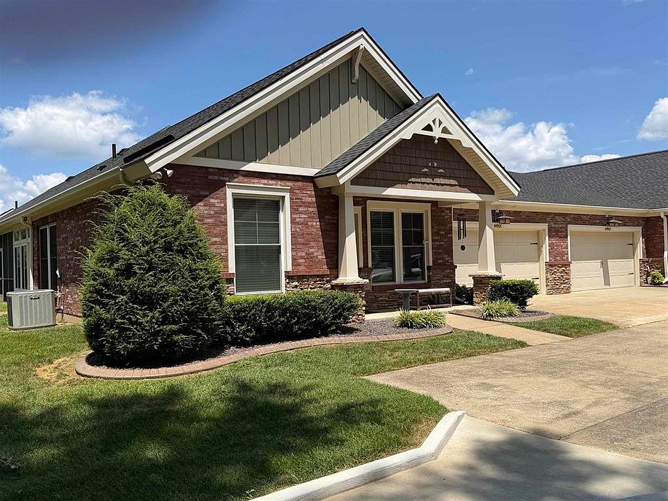 1st image of 4490C Springhill Dr