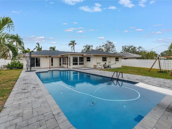 6345 Tanglewood Dr NE, Saint Petersburg, FL 33702