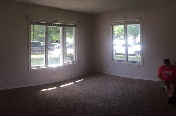 4th image of 2401 Hollyhock Dr