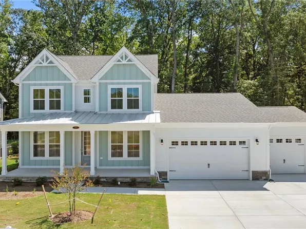 304 Rhapsody Dr, Suffolk, VA 23435