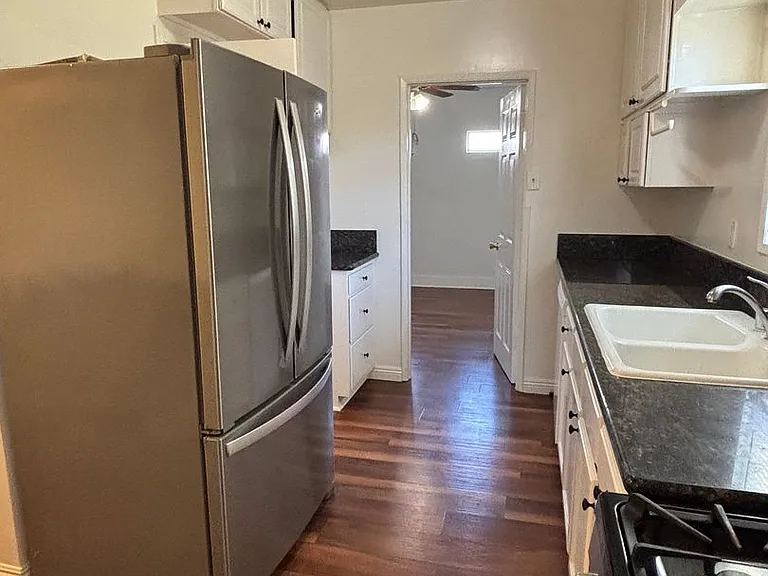 432 W 19th St — Photo 2